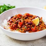 hearty-one-pan-chilli-con-carne – Van Life Recipe