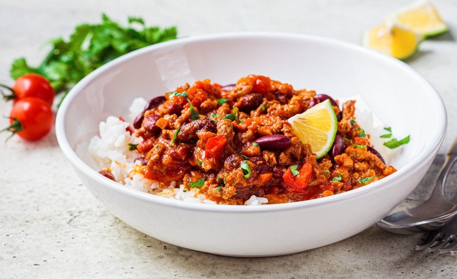 hearty-one-pan-chilli-con-carne – Van Life Recipe