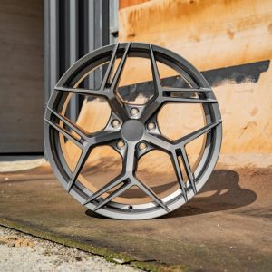 Riviera RF12 – Gloss Black