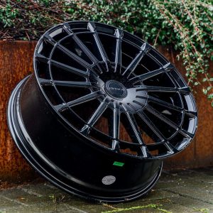 Riviera RF20 – Gloss Black