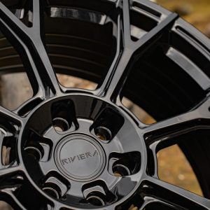 Riviera RF25 – Gloss Black
