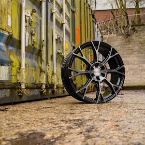 Riviera RF25 – Black Polished Dark Tint