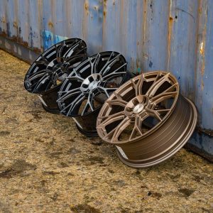 Riviera RF25 – Gloss Black