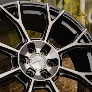 Riviera RF25 – Black Polished Dark Tint