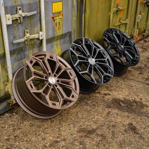 Riviera RF27 – Black Polished Dark Tint