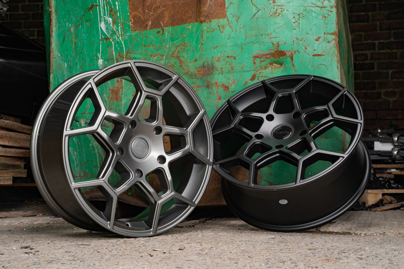 Riviera RTR – Satin Black