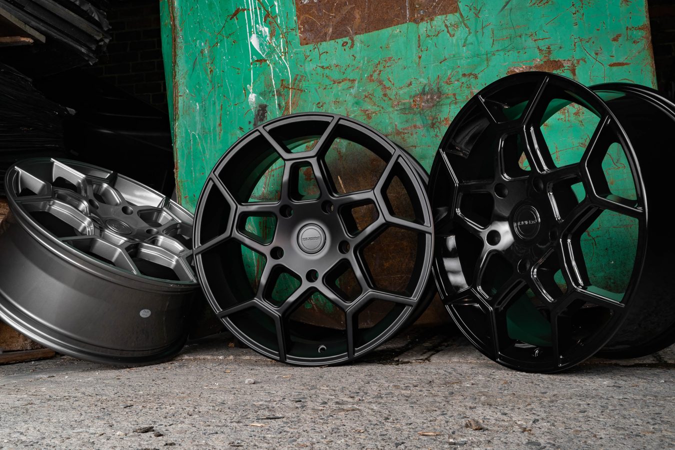 Riviera RTR – Satin Black