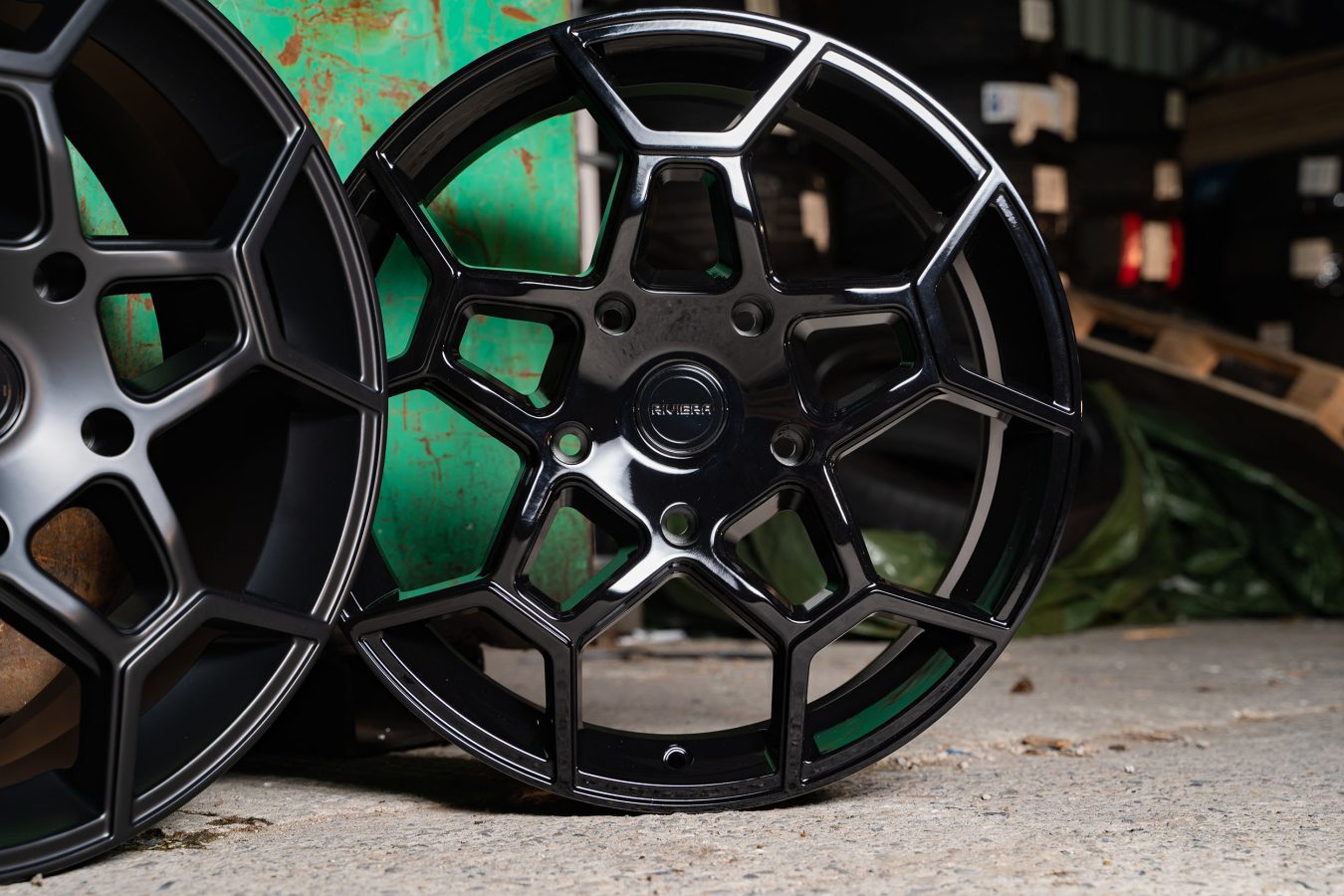 Riviera RTR – Satin Black
