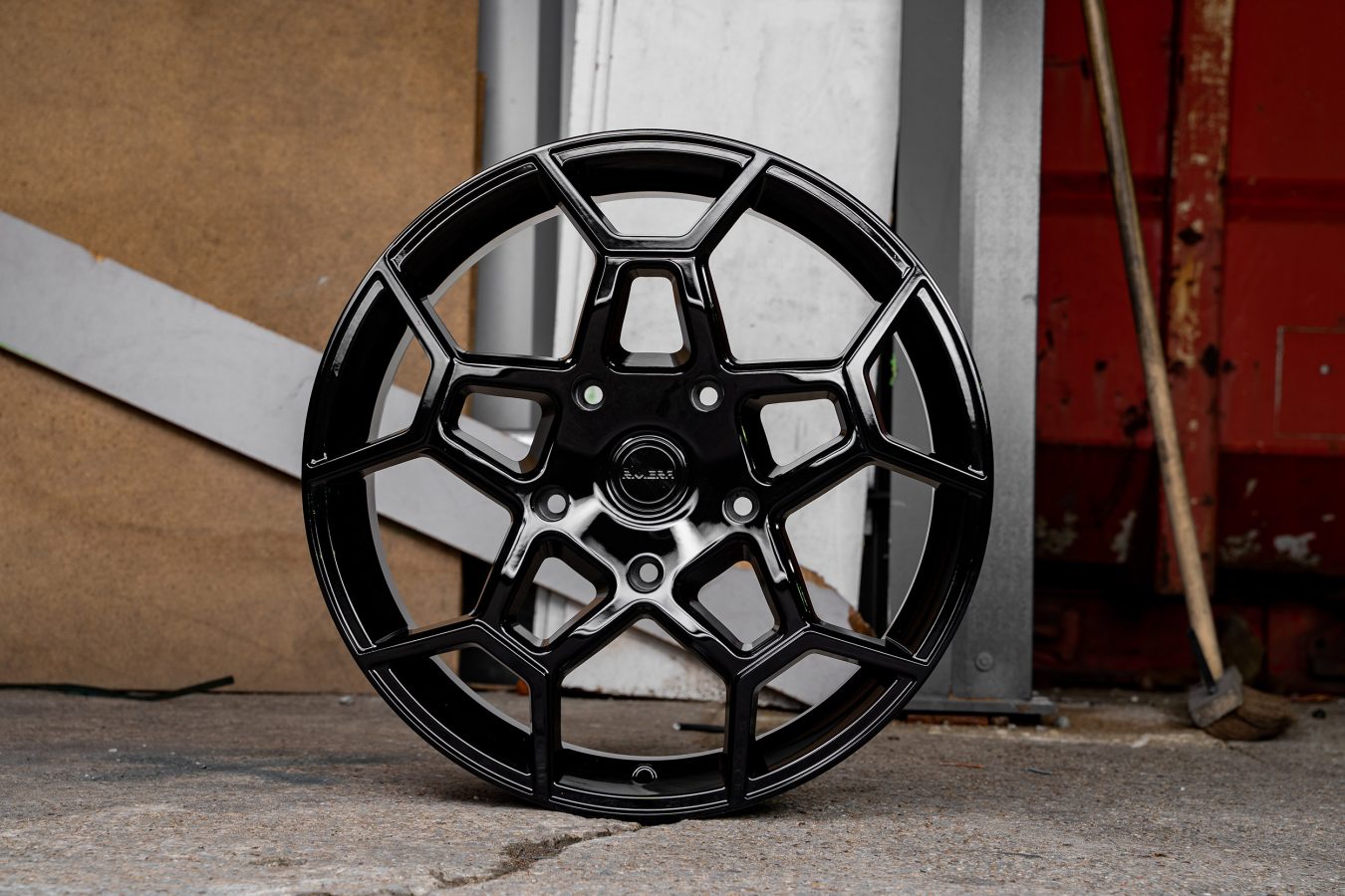 Riviera RTR – Gloss Black