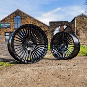 Riviera RV1 – Gloss Black