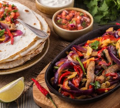 Easy One-Pan Chicken Fajitas on a Cadac – Van Life Recipe